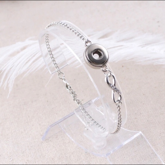 Jewelry - NWOT Stainless Steel Infinity Snap Jewelry